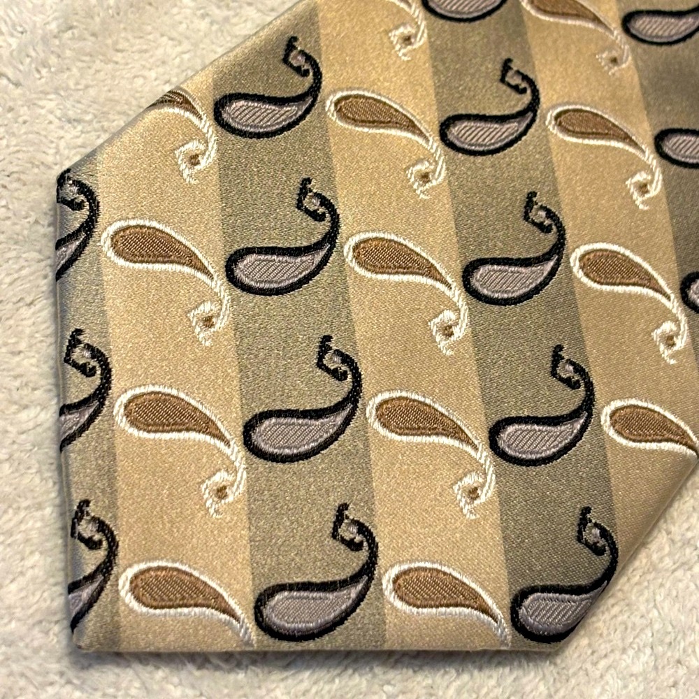 Brand New Stylish Tie By PAUL DIONE